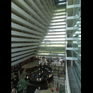 Im Innern eines der drei Türme des Hotels Marina Bay Sands